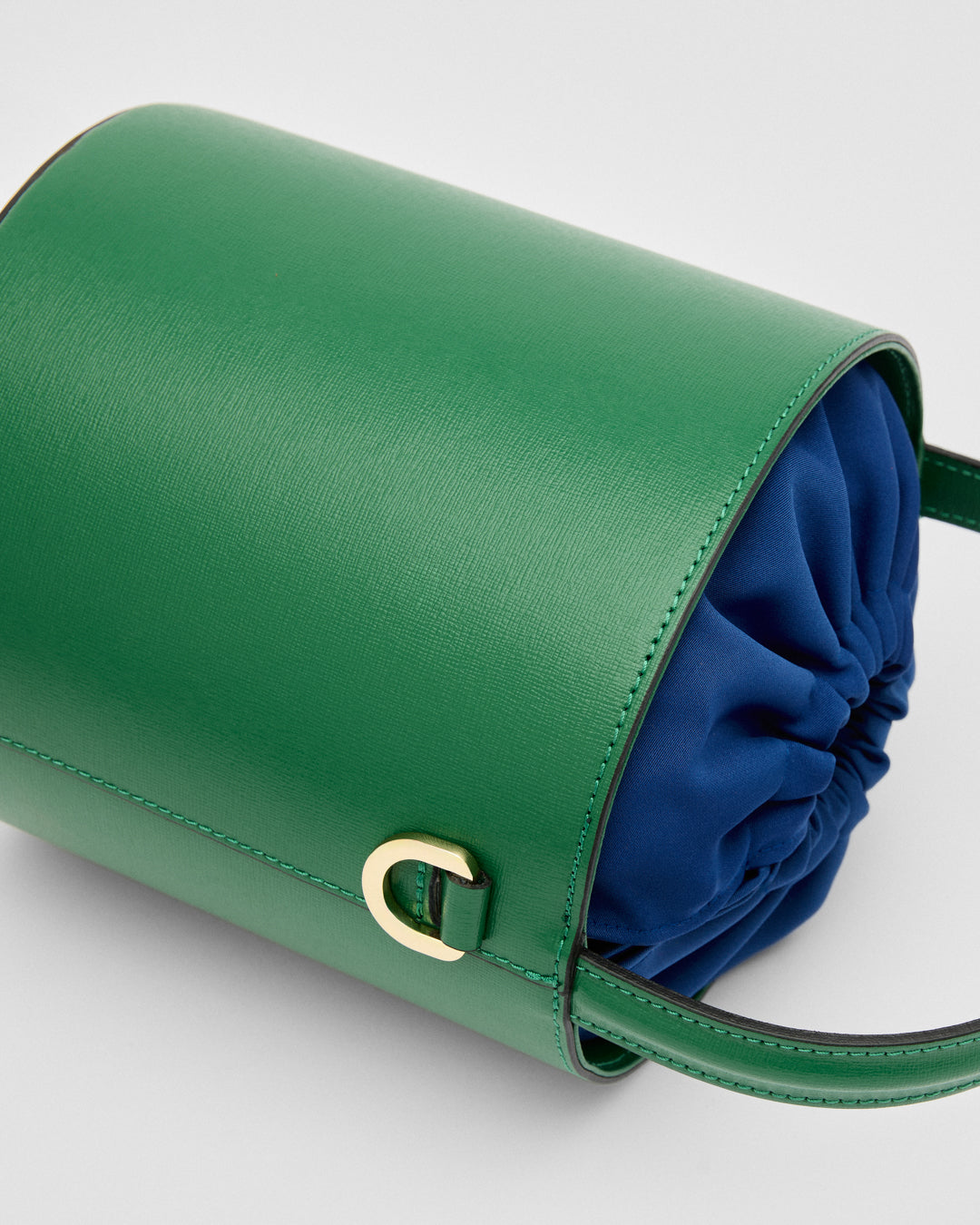 Catherine verde | chiusura blu